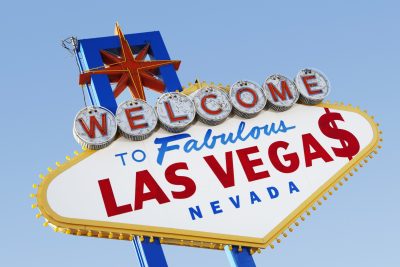 Las Vegas disminuye restricciones de covid en las salas de Poker