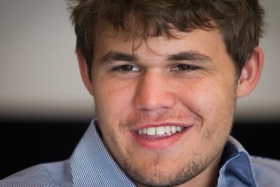 Magnus Carlsen ¿deja el ajedrez por el Poker?